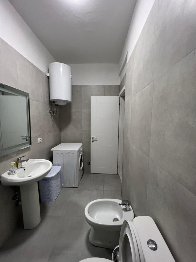 Daily Apartment In Center Tirana Buitenkant foto