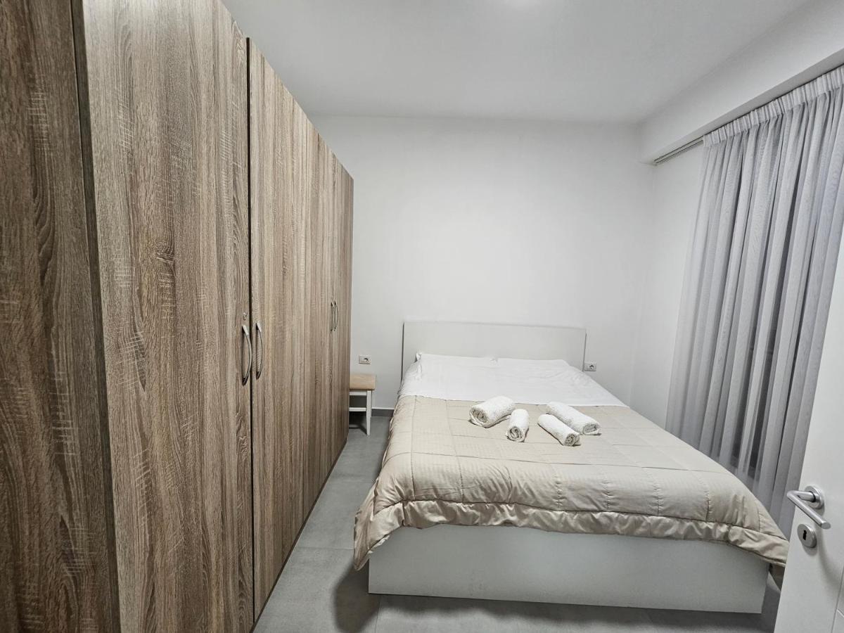 Daily Apartment In Center Tirana Buitenkant foto