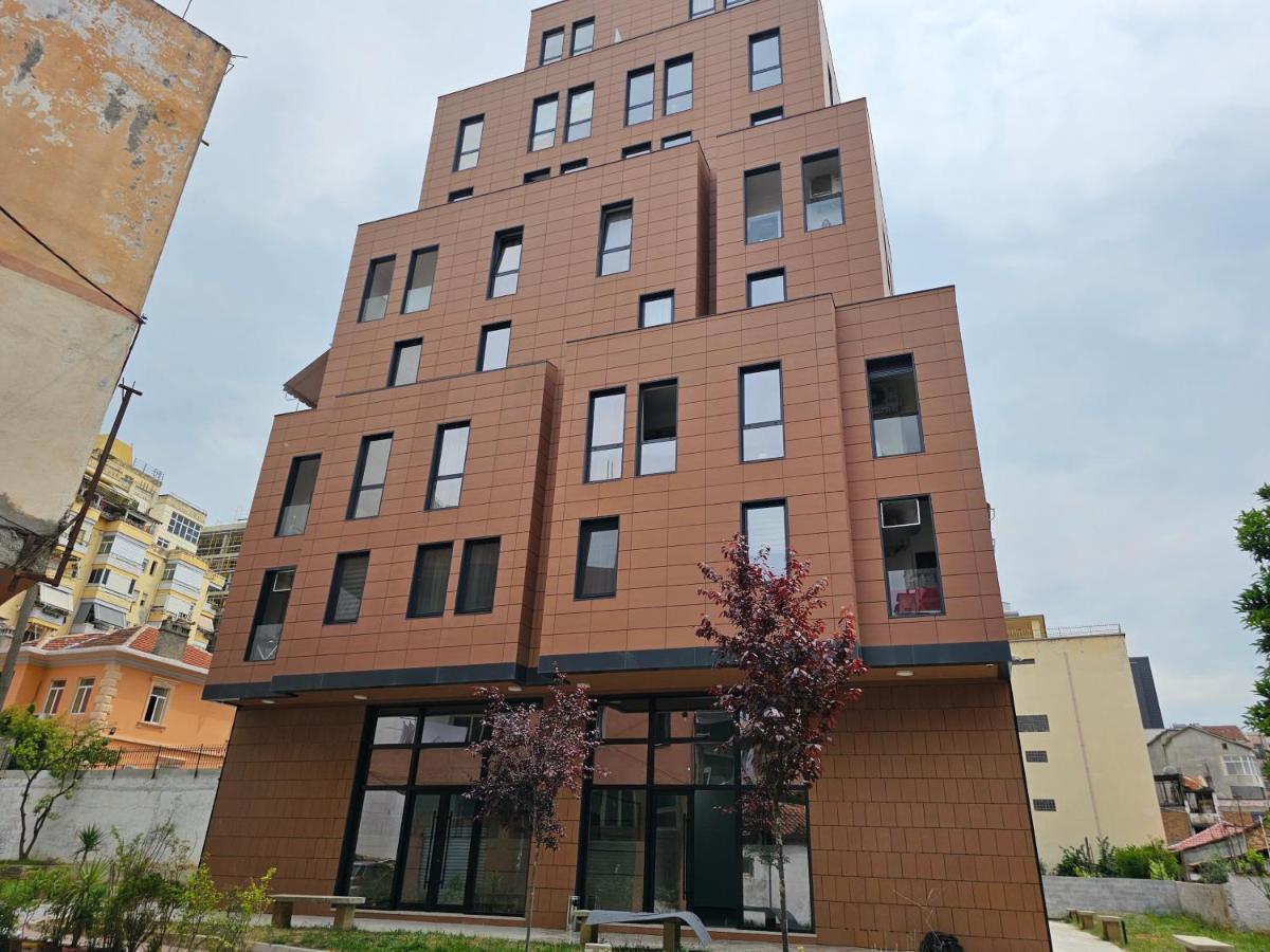 Daily Apartment In Center Tirana Buitenkant foto